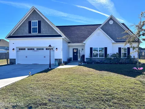 326 Naval Store Dr, Jacksonville, NC 28546