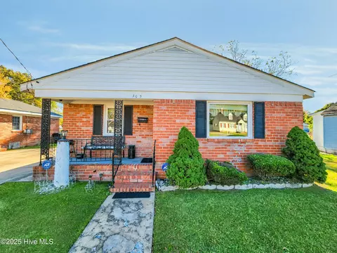 303 Roanoke Ave, Elizabeth City, NC 27909