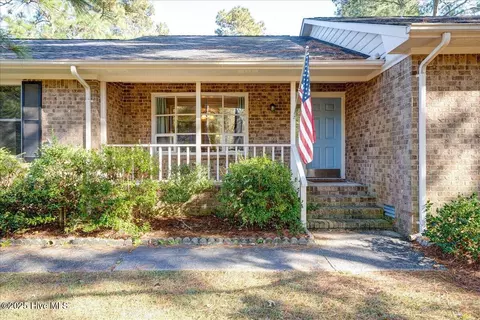 102 Pinewood Dr, New Bern, NC 28562