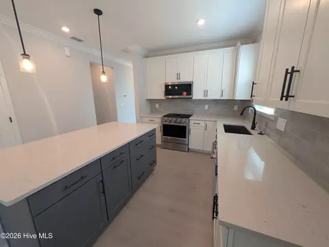 Kitchen - 5940 Moonshell Loop, Wilmington, NC 28412 photo 2 of 2