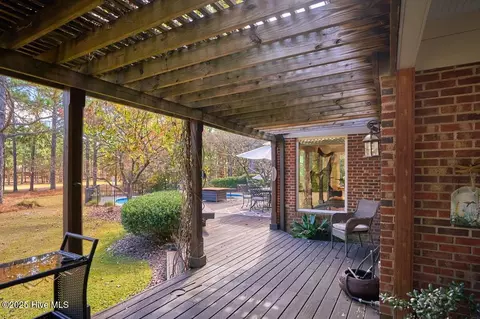 Exterior - 25 Linville Dr, Pinehurst, NC 28374 photo 5 of 9