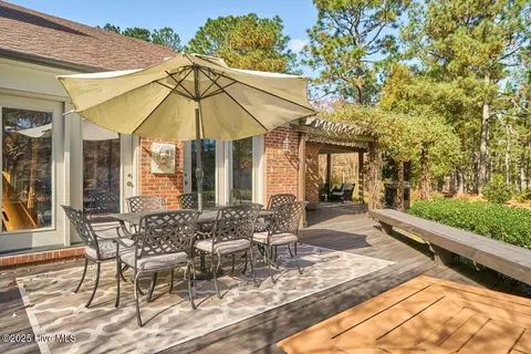 Exterior - 25 Linville Dr, Pinehurst, NC 28374 photo 6 of 9