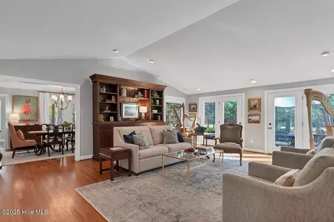 Living - 25 Linville Dr, Pinehurst, NC 28374 photo 2 of 4