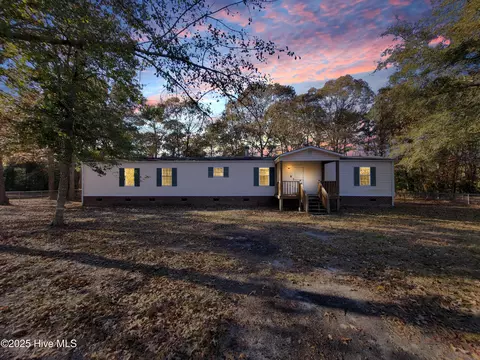 119 Edgewater Ln, Richlands, NC 28574