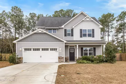248 Breakwater Dr, Sneads Ferry, NC 28460