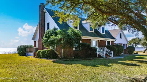 192 Highway 70, Beaufort, NC 28516