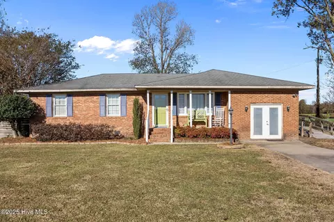 2168 Hugo Rd, Kinston, NC 28501