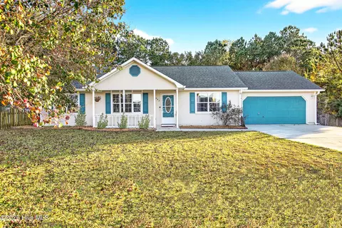447 Dion Dr, Hubert, NC 28539