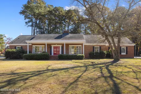 3591 Hillcrest Dr, Farmville, NC 27828