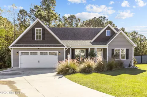 506 Diamond Ridge Ct, Hubert, NC 28539