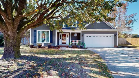 405 Hampshire Pl, Jacksonville, NC 28546