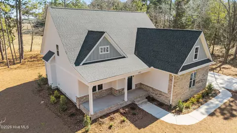 492 Longleaf Dr, West End, NC 27376 photo 5