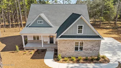 492 Longleaf Dr, West End, NC 27376 photo 4