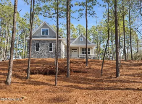 494 Longleaf Dr, West End, NC 27376