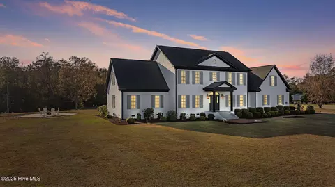 328 Oak Bluff Rd, Kinston, NC 28504