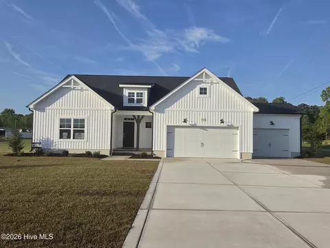 2812 Tucker Hill Dr, Grimesland, NC 27837