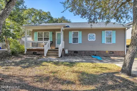 135 NE 36th St, Oak Island, NC 28465