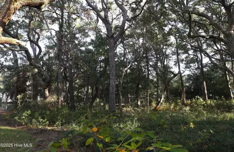 111 SE 78th St, Oak Island, NC 28465