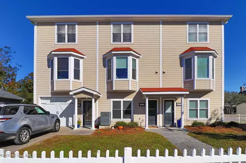 615 Broad St #B, Beaufort, NC 28516