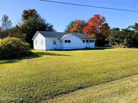 421 Gurganus Rd, Maple Hill, NC 28454