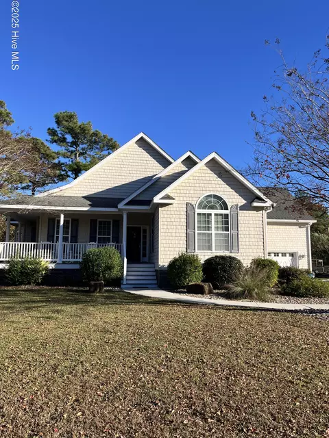 1704 Ivory Gull Dr, Morehead City, NC 28557