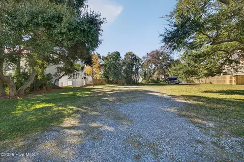 305 Birmingham Ave, Carolina Beach, NC 28428