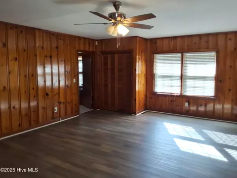 Living - 33 Gapway Rd, Fair Bluff, NC 28439 photo 12 of 13