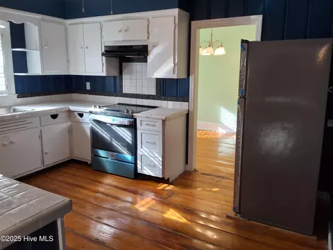 Kitchen - 33 Gapway Rd, Fair Bluff, NC 28439 photo 7 of 10