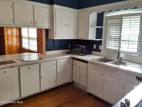 Kitchen - 33 Gapway Rd, Fair Bluff, NC 28439 photo 3 of 10