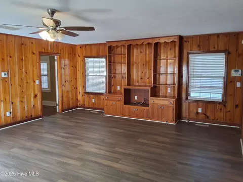 Living - 33 Gapway Rd, Fair Bluff, NC 28439 photo 7 of 13
