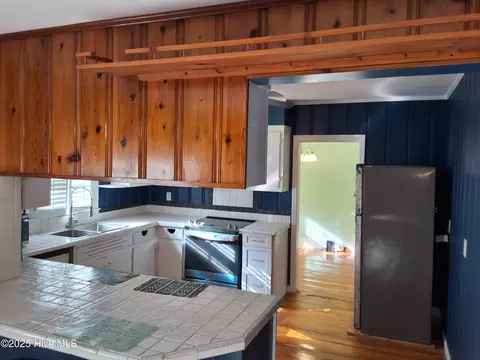 Kitchen - 33 Gapway Rd, Fair Bluff, NC 28439 photo 8 of 10