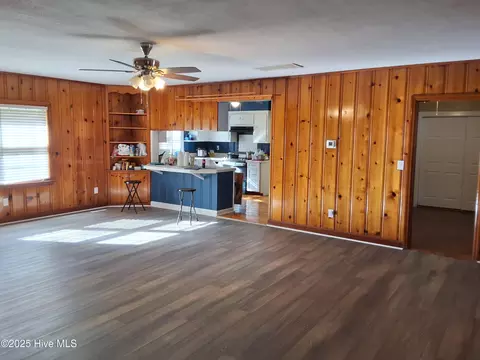 Living - 33 Gapway Rd, Fair Bluff, NC 28439 photo 9 of 13