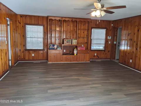 Living - 33 Gapway Rd, Fair Bluff, NC 28439 photo 10 of 13