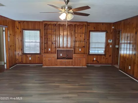 Living - 33 Gapway Rd, Fair Bluff, NC 28439 photo 8 of 13