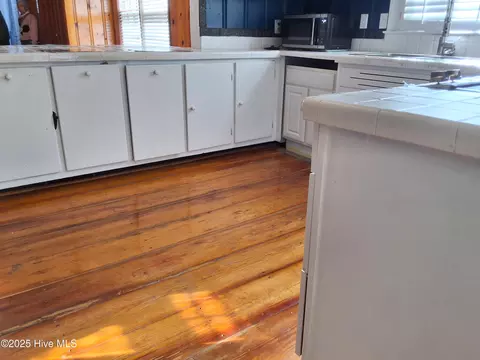 Kitchen - 33 Gapway Rd, Fair Bluff, NC 28439 photo 5 of 10