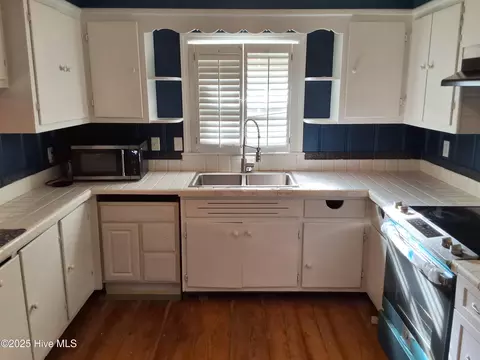 Kitchen - 33 Gapway Rd, Fair Bluff, NC 28439 photo 2 of 10