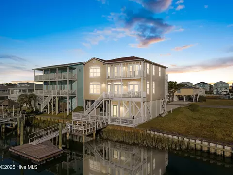 109 Salisbury St, Holden Beach, NC 28462