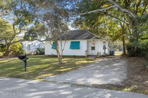 3413 Taylor St, Morehead City, NC 28557