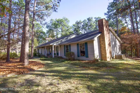 150 Pebble Beach Pl, Southern Pines, NC 28387