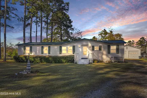 51 Robin Ln, Oriental, NC 28571