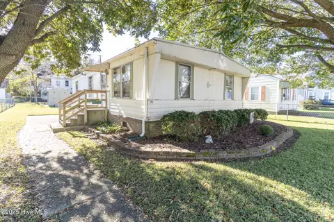 701 W Colonial Ave, Elizabeth City, NC 27909