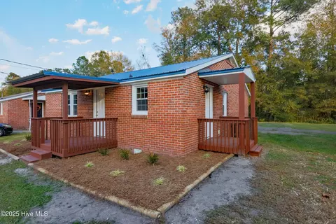 214 Pine St, Wallace, NC 28466 photo 2