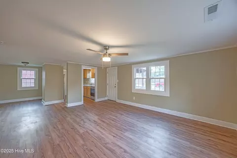 214 Pine St, Wallace, NC 28466 photo 6