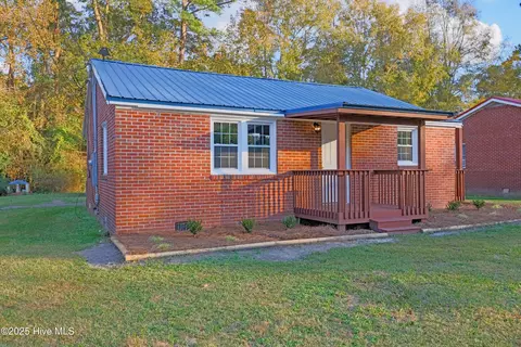 214 Pine St, Wallace, NC 28466 photo 3
