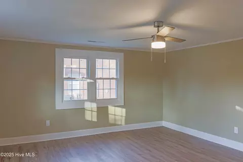 214 Pine St, Wallace, NC 28466 photo 4