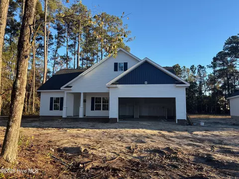4066 Hunters Trl, Jacksonville, NC 28546