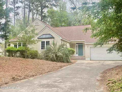 102 Chestnut Ct, Pine Knoll Shores, NC 28512