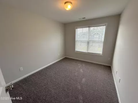 Bedroom - 84 Aspen Rd, Hampstead, NC 28443 photo 4 of 6