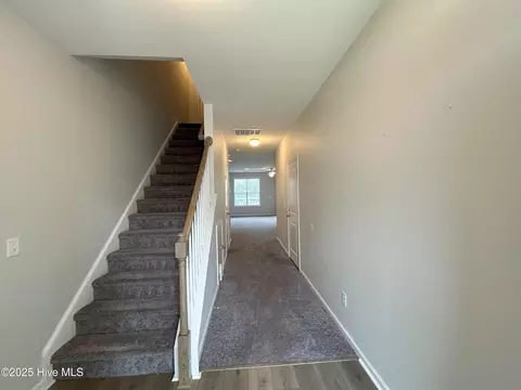 Entry Way - 84 Aspen Rd, Hampstead, NC 28443 photo 2 of 5