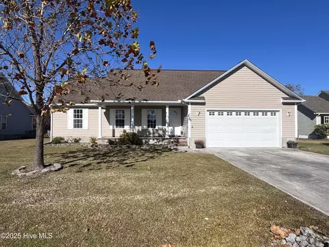 902 Eastman Creek Dr, Beaufort, NC 28516